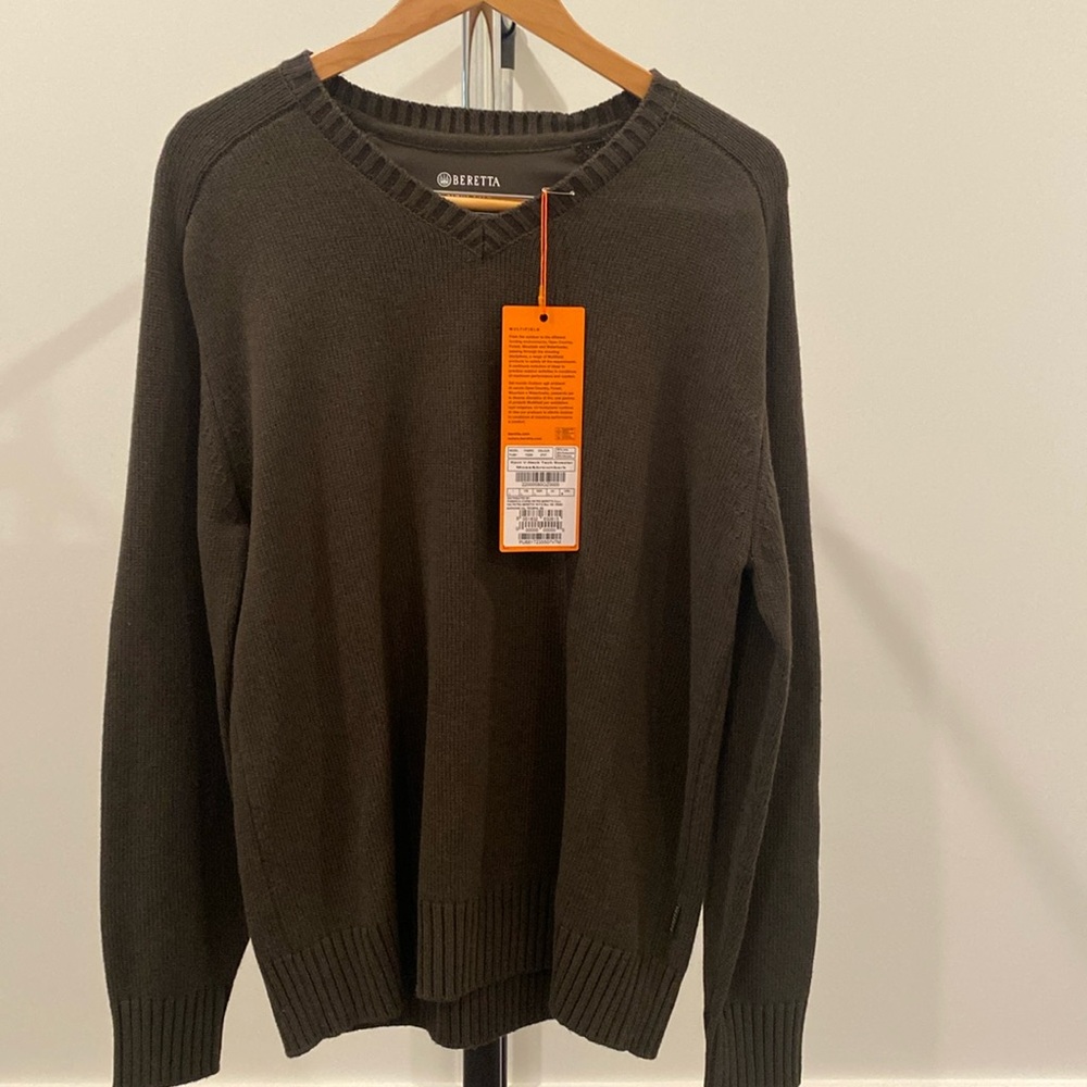 NWT Betetta wool blend Kent V Neck Tech Sweater Moss & Brown Bark Medium